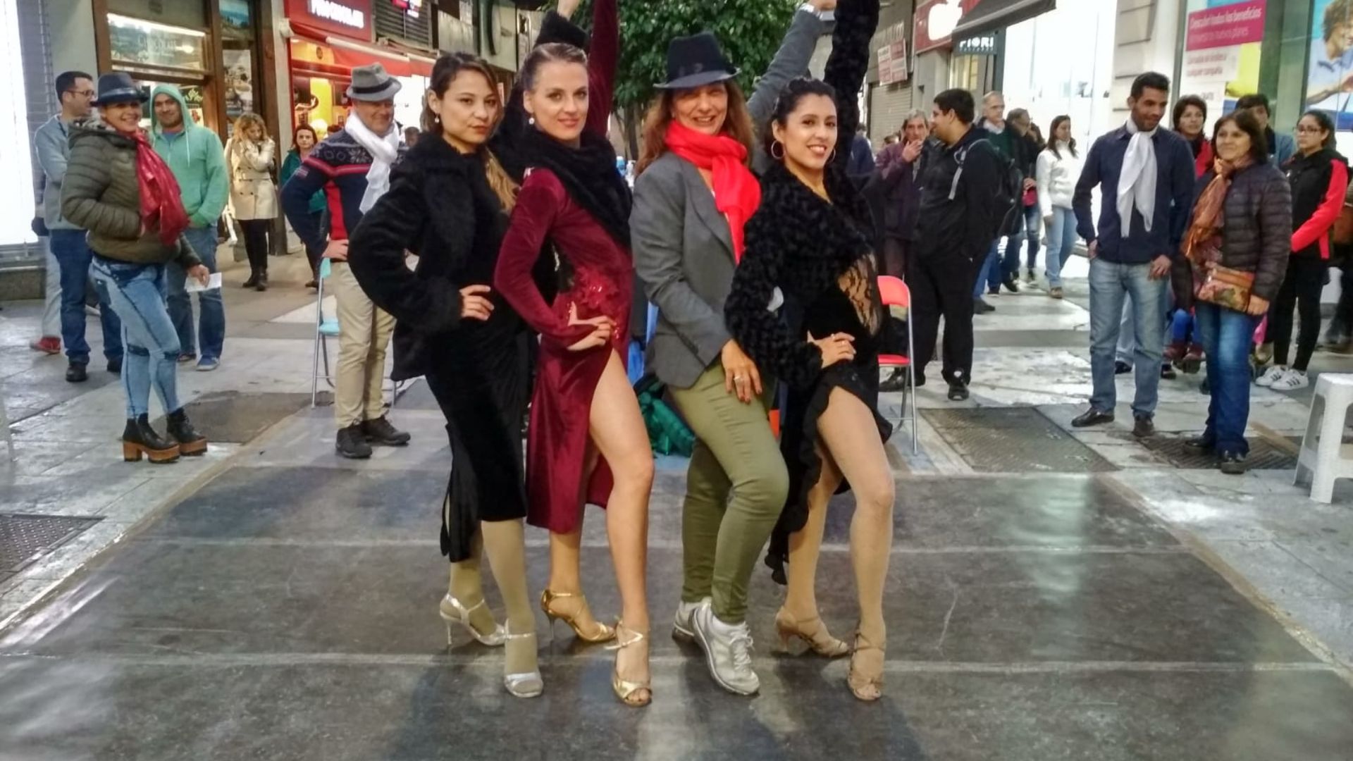 argentina-buenos-aires-bailarina-tango-viajes-cau-cau