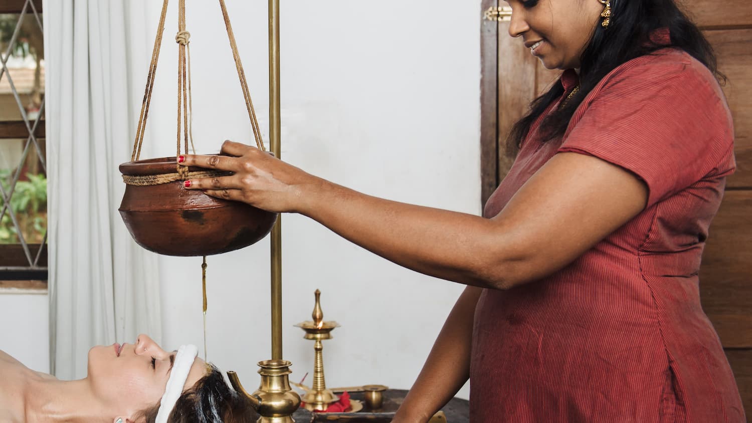 otros-destinos-asia-india-masaje-ayurvedico-viajes-cau-cau