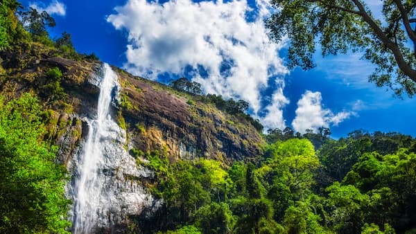 sri-lanka-cascada-ravana-viajes-cau-cau